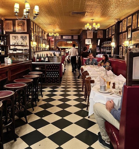Le Balthazar, restaurant français, est une institution à New York. Des stars comme Anna Wintour y ont leurs habitudes.