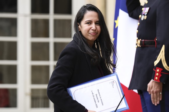epa12450964 French Minister for Overseas Territories Naima Moutchou arrives at the Hotel Matignon, in Paris, France, 13 October 2025. Sebastien Lecornu is holding the first cabinet meeting with his ne ...