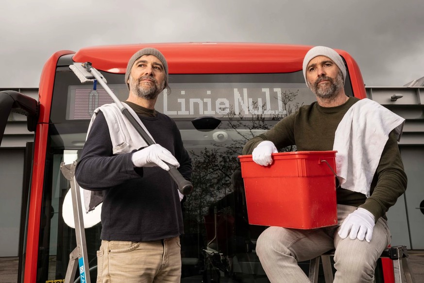 Derrière la «Ligne zéro», les artistes conceptuels et frères jumeaux Frank et Patrik Riklin, originaires de Saint-Gall.
