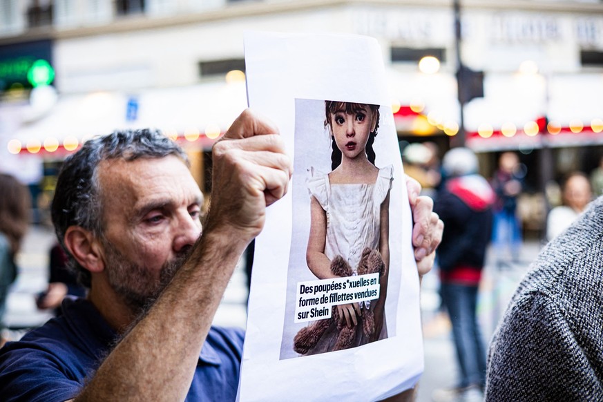 Demonstration in the form of a happening in front of the BHV Le Marais store (Bazar de l Hotel de Ville) on Rue de Rivoli, organised by the Mouv enfants association (which fights against all forms of  ...