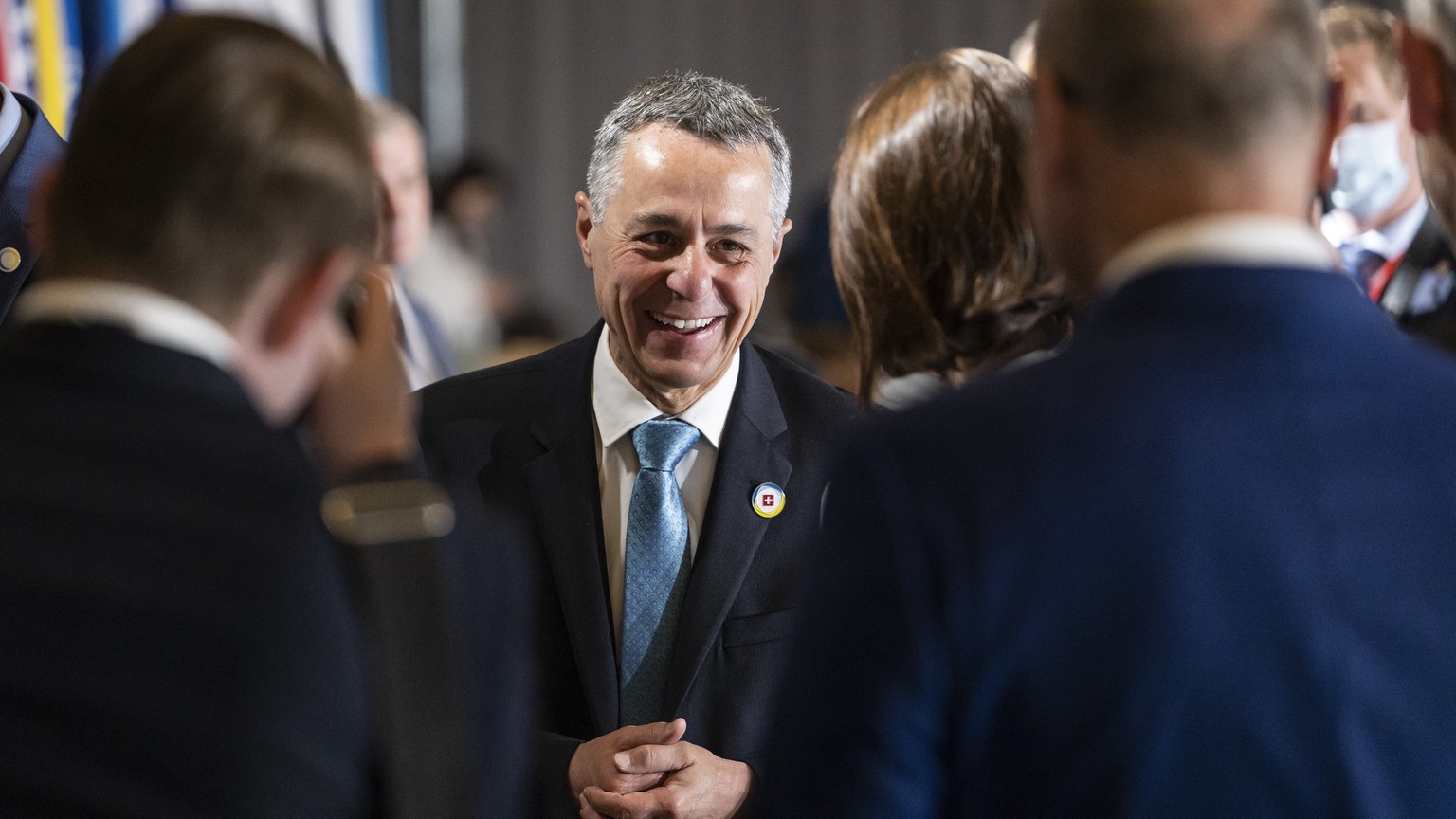 Swiss President Ignazio Cassis, Minister of Foreign Affairs greets participants ahead of the round of national statements, during the Ukraine Recovery Conference URC, Tuesday, July 5, 2022 in Lugano,  ...