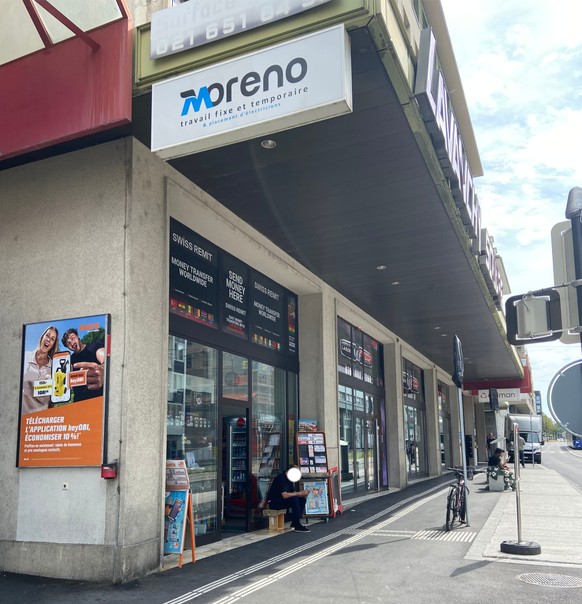 Rue de Genève 88, un kiosque avec l'enseigne de Swiss Remit.