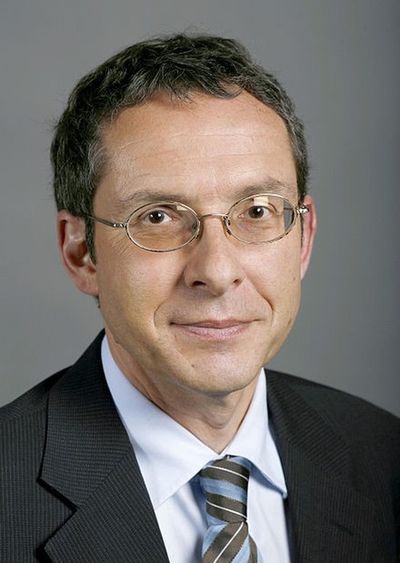Urs Hofmann fut député du canton d'Argovie au Conseil national de décembre 1999 à février 2009, puis conseiller d'État d'avril 2009 à décembre 2020.