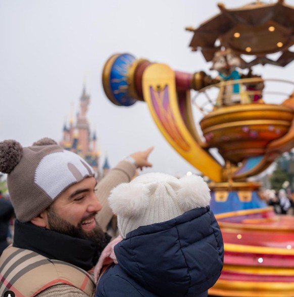 Kendji Girac et sa fille.