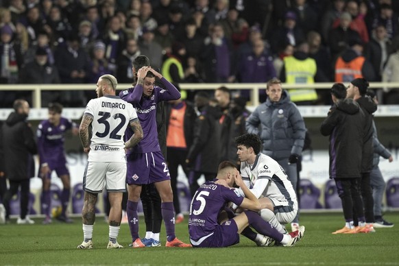 Emotional players comfort each other as Fiorentina&#039;s Edoardo Bove, injured, is taken to hospital during the Serie A soccer match between Fiorentina and Inter at the Artemio Franchi Stadium in Flo ...