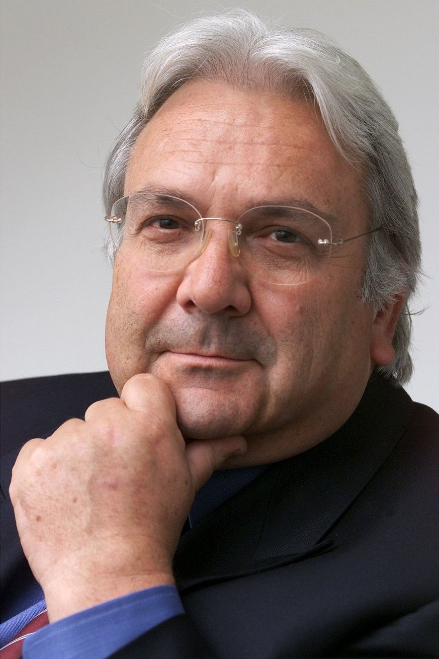 Theo Bouchat, directeur des publications chez Edipresse Suisse pose a Lausanne, ce 5 mai 2000. Theo Bouchat a ete nomme redacteur en chef ad interim du quotidien romand "Le Matin", remplacan ...