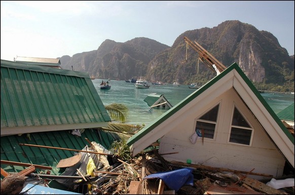 THAILAND - DECEMBER 30: Kho Phi Phi Island Devasted By Tidal Wave That Struck Seven Countries After Powerfull Dec. 26 Earthquake Off Sumatra. On December 30, 2004 In Thailand. (Photo by Patrick AVENTU ...