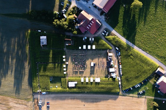 Tradition oblige: le festival est toujours planté dans un champ de maïs de Carouge.