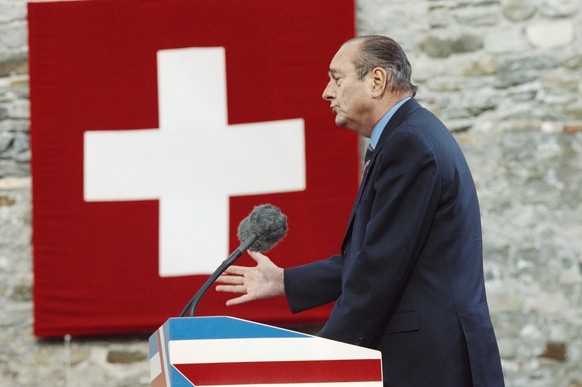 Jacques Chirac, President of France, during a speech in Bellinzona, Canton Ticino, on the occasion of his state visit to Switzerland on 29 October 1998. (KEYSTONE/Karl Mathis)

Jacques Chirac, Staatsp ...