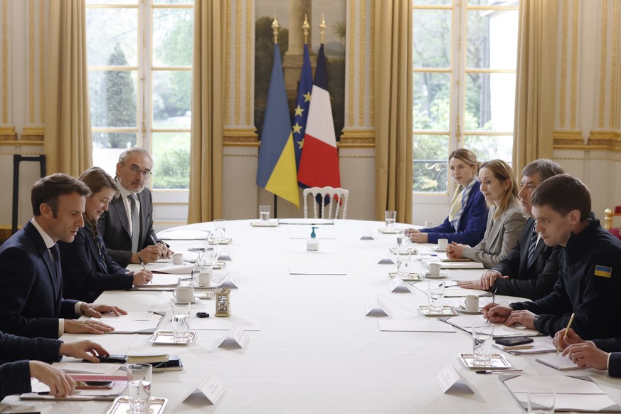 French President Emmanuel Macron, left, speaks with mayor of the Ukrainian city of Melitopol, Ivan Fedorov, right, during a meeting at the Elysee Palace, in Paris, France, Friday, April 1, 2022. Fedor ...