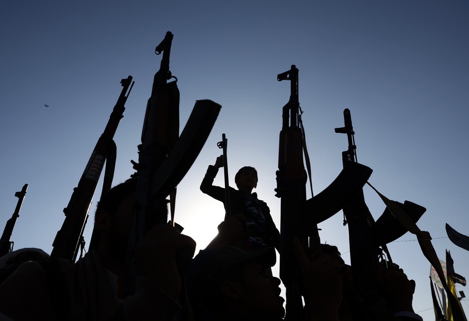 epa11723198 Houthi supporters hold up weapons during an anti-USA and anti-Israel protest in Sana&#039;a, Yemen, 15 November 2024. Thousands of Houthi supporters rallied in Sana&#039;a against the US s ...