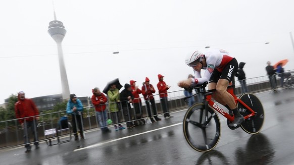 epa06060301 BMC Racing Team rider Stefan Kueng of Switzerland in action during the 1st stage of the 104th edition of the Tour de France 2017 cycling race, an individual time trial over 14Km in Duessel ...