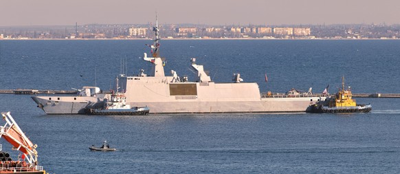 La frégate furtive &quot;La Fayette&quot; (F710) de la marine française arrive dans le port d&#039;Odessa.
