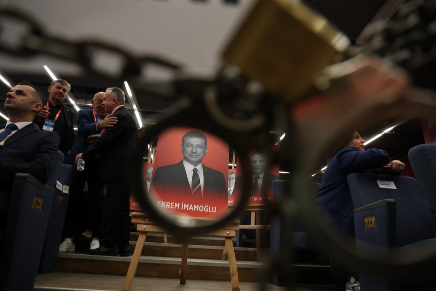 epa12394843 Members of Turkey&#039;s main opposition party, the Republican People&#039;s Party (CHP), attend the party&#039;s extraordinary congress alongside photos of jailed Istanbul Mayor Ekrem Ima ...