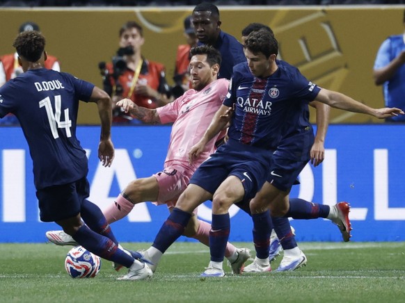 Lionel Messi (au centre) n&#039;a rien pu faire face à son ancien club, le Paris Saint-Germain.