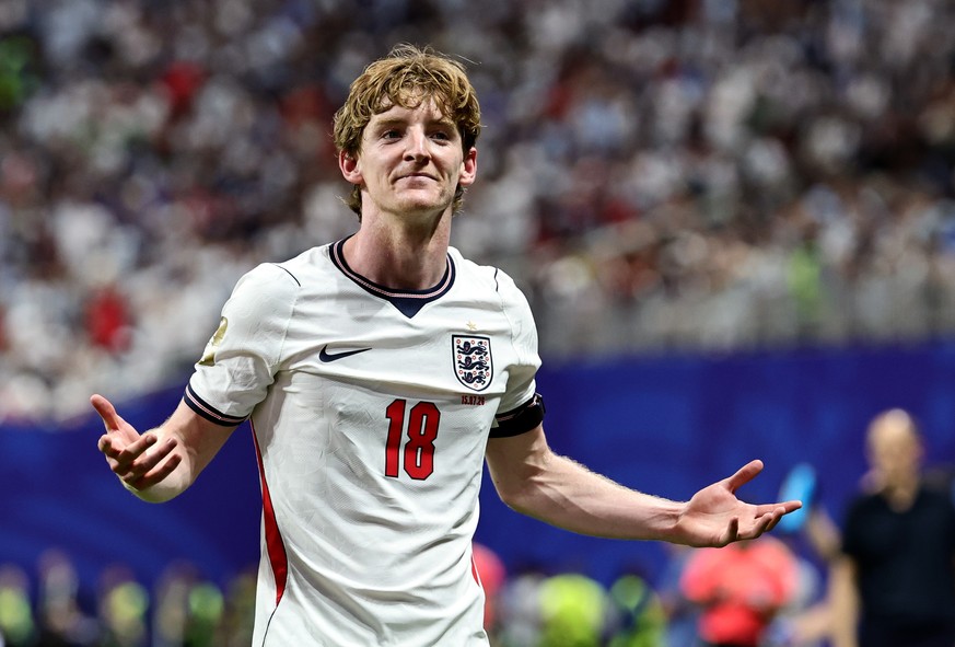 epa13113830 Anthony Gordon of England celebrates scoring the 1-0 during the FIFA World Cup 2026 semifinals match England against Argentina, in Atlanta, USA, 15 July 2026. EPA/RONALD WITTEK