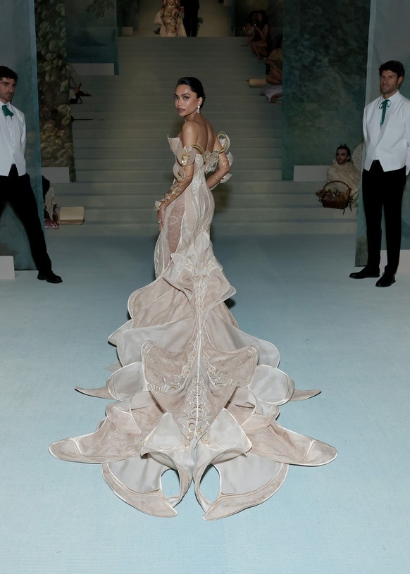 NEW YORK, NEW YORK - MAY 06: Mona Patel attends The 2024 Met Gala Celebrating &quot;Sleeping Beauties: Reawakening Fashion&quot; at The Metropolitan Museum of Art on May 06, 2024 in New York City. (Ph ...