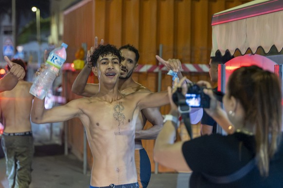 epa13143309 Migrants celebrate after crossing from Morocco into Melilla, Spain, 30 July 2026. At least 18 people have died as thousands entered Spain by swimming to Ceuta before the influx spread to M ...