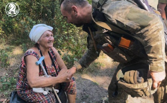 Les soldats ukrainiens entrent à Robotyne.