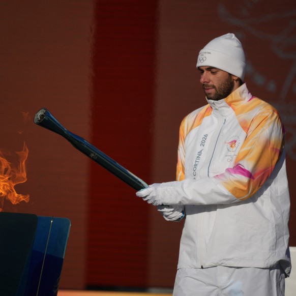Gregorio Paltrinieri fut le premier relayeur de la flamme des JO 2026