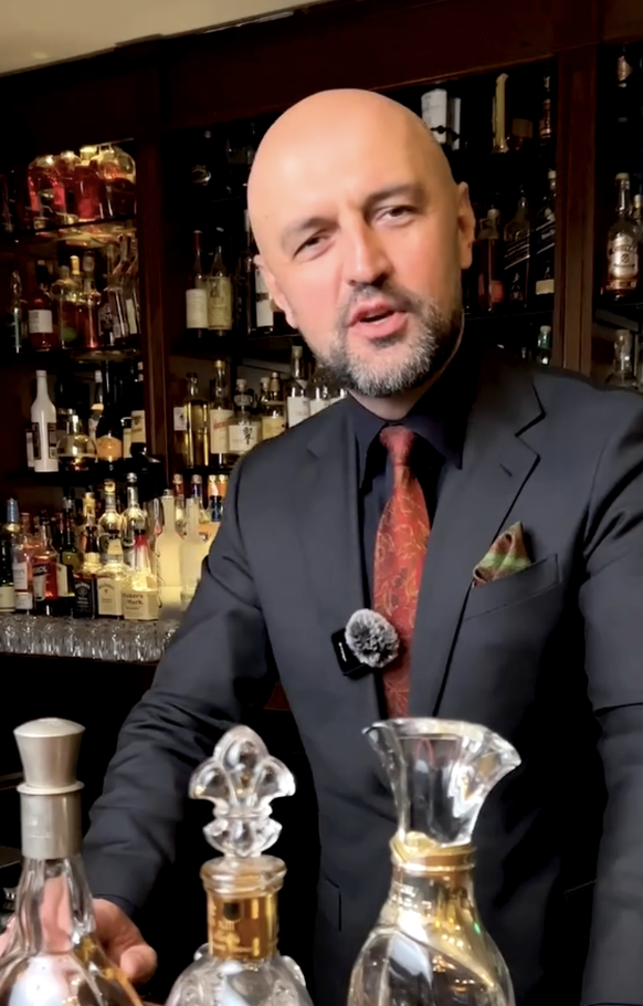 Victor Dedushaj est le concepteur du somptueux cocktail Versailles Velour.