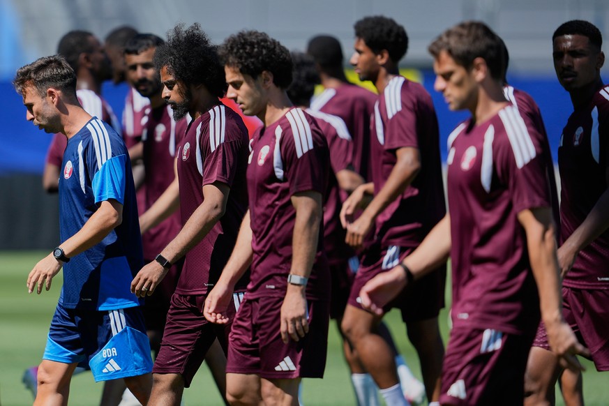 Qatar players warm up during a training session, Friday, June 12, 2026, in San Jose, Calif., near San Francisco, ahead of the World Cup Group B soccer match between Qatar and Switzerland. (AP Photo/Eu ...