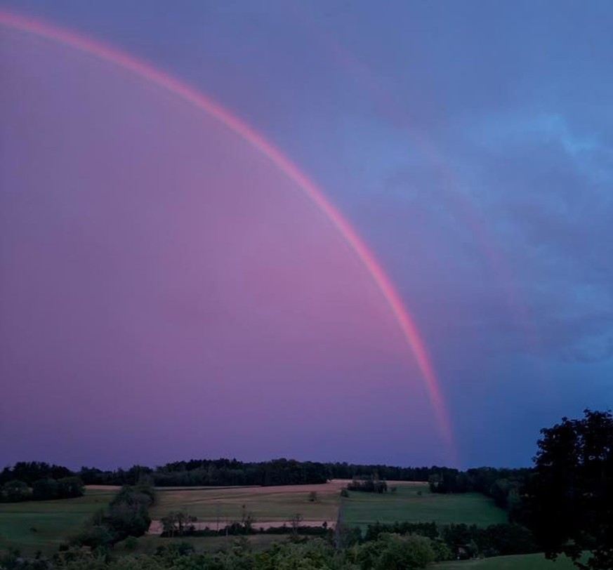 Arc-en-ciel rose au-dessus de l’Argovie