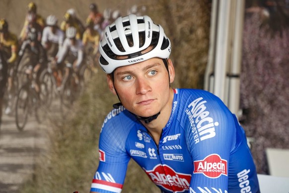 epa10513524 Dutch rider Mathieu Van Der Poel of the team Alpecin - Deceuninck before the 5th stage of the Tirreno Adriatico cycling race, over 165.6km from Morro d&#039;Oro to Sassotetto - Fonte Lardi ...