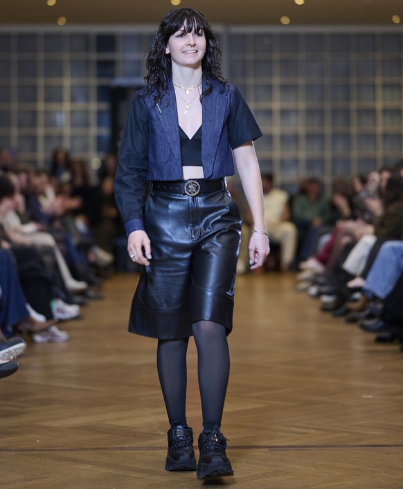 Johana Santana à la fin de son défilé à la Fashion Week de Zurich.
