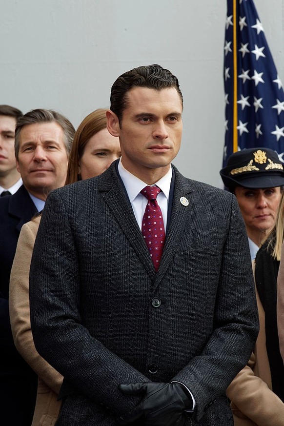 DESIGNATED SURVIVOR - "The Oath" - President Kirkman fears there could be a traitor in the White House when he discovers shocking information connected to the Capitol Bombing. Confiding in E ...
