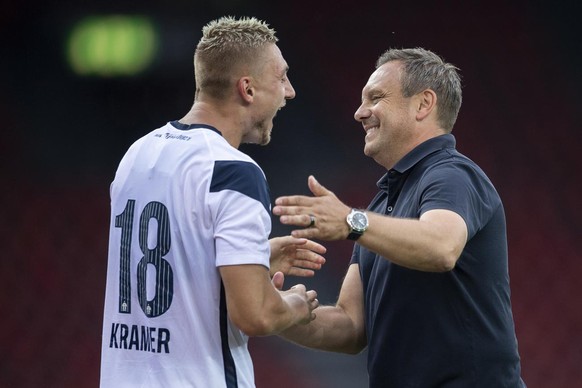 Zuerichs Cheftrainer Andre Breitenreiter und Blaz Kramer freuen sich im Fussball Meisterschaftsspiel der Super League zwischen dem FC Zuerich und dem FC Lausanne-Sport im Letzigrund, am Samstag, 31. J ...