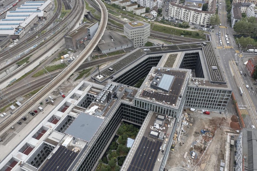 Juin 2021: la Gefängnis Zürich West est construite dans le sillage du nouveau centre de police et de justice, à proximité du Hardbrücke.