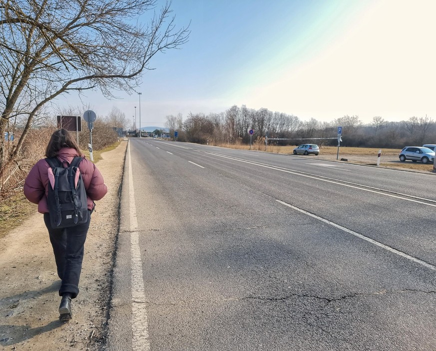 La journaliste spécialiste en vidéo, Lea Bloch, en route vers la frontière ukrainienne à Beregsurány