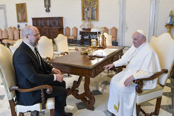 In this picture made available by Vatican Media Ukraine Prime Minister Denys Shmyhal, left, meets with Pope Francis at The Vatican, Thursday, April 27, 2023. (Vatican Media via AP)
Denys Shmyhal,Franc ...