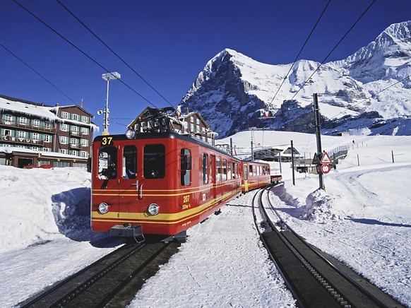 Im Jahr 2023 sind gut eine Million Menschen auf das Jungfraujoch gereist. Der vor der Pandemie im Jahr 2019 erzielte Besucherrekord liegt nun in Griffweite.(Archivbild)