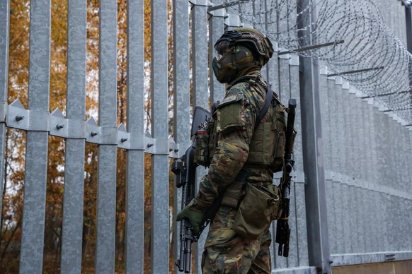 epa11692746 A border guard patrols at the Polowce-Pieszczatka border crossing during the visit of Polish Interior and Administration Minister Tomasz Siemoniak and German Interior Minister Nancy Faeser ...