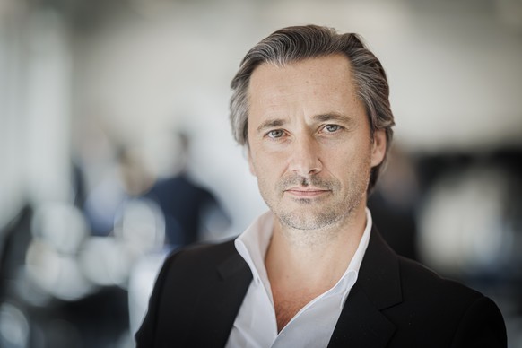 Né à Dijon, Grégoire Courtine a étudié à à l'Université de California. Il a ensuite été professeur associé à l'EPFZ, avant d'être «transféré» à sa sœur romande.
