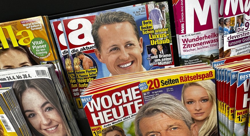 epa10581733 Copies of the edition of German weekly magazine Die Aktuelle with the cover announcing a fake interview with Michael Schumacher sit in a shelf at a news agent in Berlin, Germany, 20 April  ...