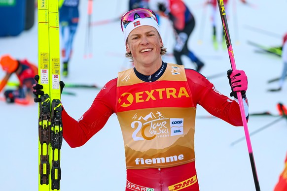 epa12625638 Winner Johannes Hoesflot Klaebo of Norway celebrates in the finish area during the Men?s 10km Mass Start Free race at the FIS Cross-Country Skiing World Cup in Val di Fiemme, Italy, 04 Jan ...