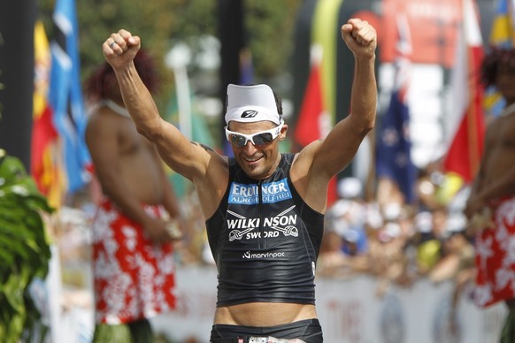 Mike Aigroz sur la ligne d'arrivée du Championnat du monde d'Ironman, en 2011 à Hawaii. Il avait terminé à la sixième place en 8h21'7''. 