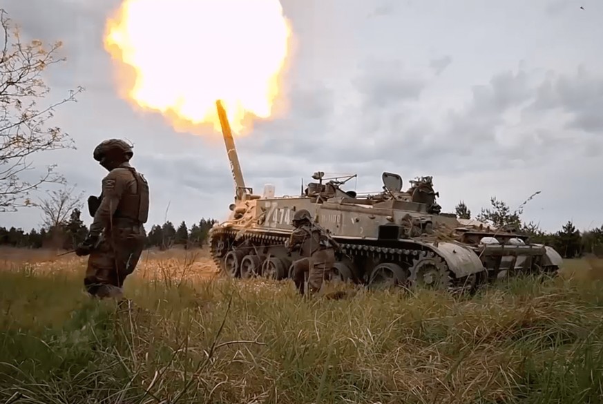 Artillerie russe en action en Ukraine.