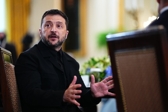 epa12308661 President of Ukraine Volodymyr Zelensky participates in a Multilateral Meeting with European Leaders in the East Room of the White House in Washington, DC, USA, 18 August 2025. European Le ...