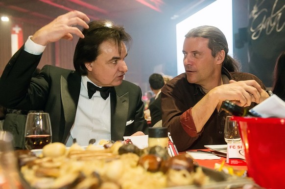 Christian Constantin, president du FC Sion, a gauche, et Le conseiller d&#039;Etat Valaisan Oskar Freysinger, a droite, mangent la choucroute lors e la soiree du repas de Gala du FC Sion, ce samedi 8  ...
