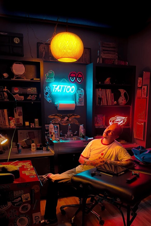 AccidentalRenaissance
Tattooist with the vibes

https://www.reddit.com/media?url=https%3A%2F%2Fpreview.redd.it%2Ftattooist-with-the-vibes-v0-1lqjdosrwlsg1.jpeg%3Fwidth%3D1080%26crop%3Dsmart%26auto%3Dw ...