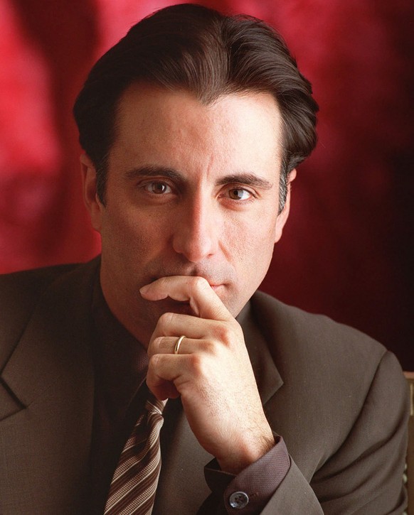 Bild vom 29. Januar 1999 zeigt den amerikanischen Schauspieler Andy Garcia waehrend eines Interviews im Four Seasons Hotel in Beverly Hills. Hollywood-Star Garcia hat sich leicht in seine Rolle als Ka ...