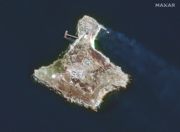 Un petit rocher dans la mer Noire: une vue aérienne de l&#039;île du Serpent.