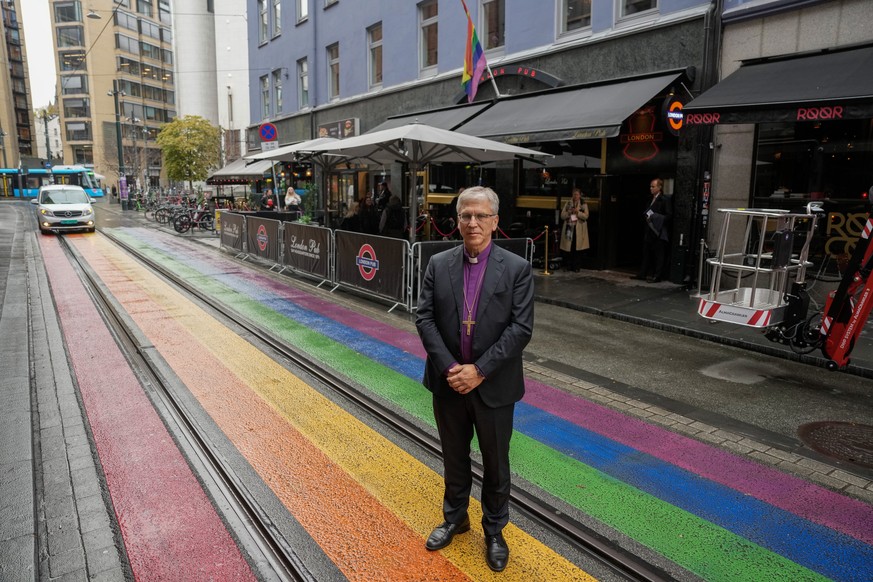 epa12458070 Olav Fykse Tveit, the leading bishop of the Church of Norway, stands in Rainbow Street outside the London pub in Oslo, Norway, 16 October 2025, before giving a speech in which he expressed ...