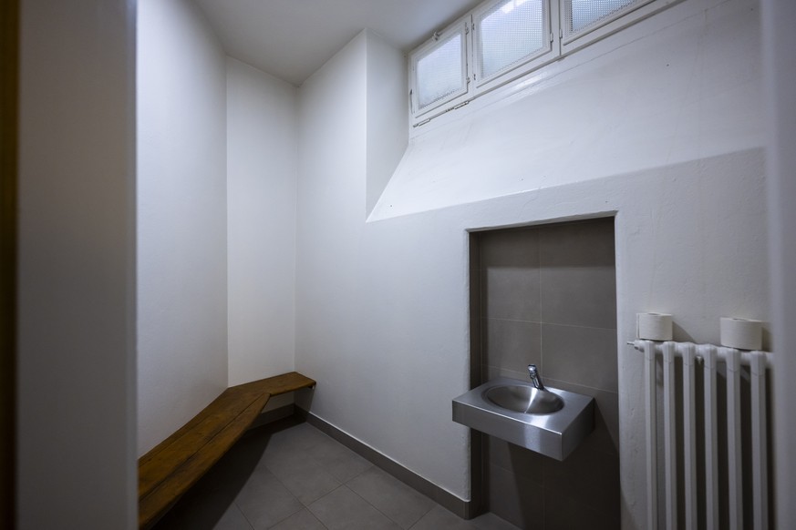 Une vue d&#039;un cellule de detention qui est photographie a l&#039;occasion d&#039;un jeu rallye sur le theme &quot;Percez les mysteres du Palais de justice&quot; et ainsi ils decouvrent l&#039;hist ...