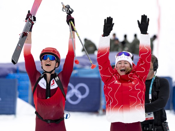 La joie de Jon Kistler et de Marianne Fatton à l'issue du relais mixte où la Suisse a décroché l'argent