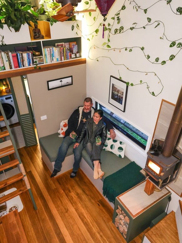 La tiny house a l'air très confortable.